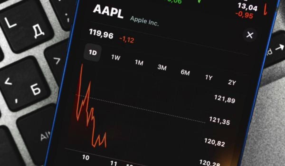 Investing in Apple Stock on eToro